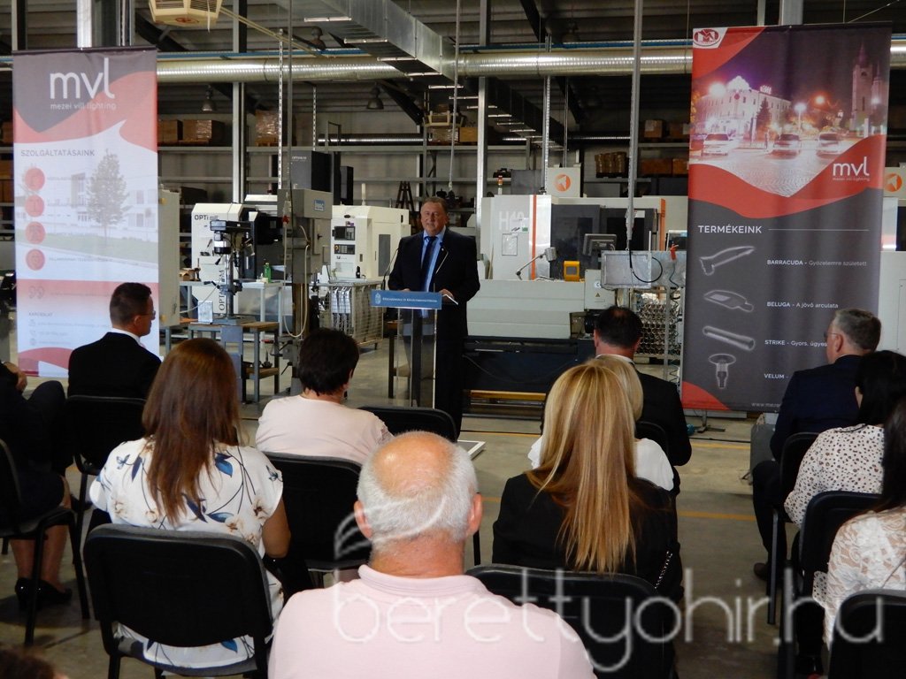 Szijjártó Péter látogatása a Mezei Vill-nél 22